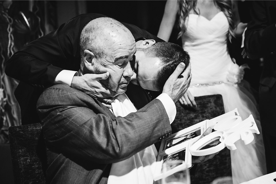 beso-padre-hijo-fotografia-boda-zaragoza